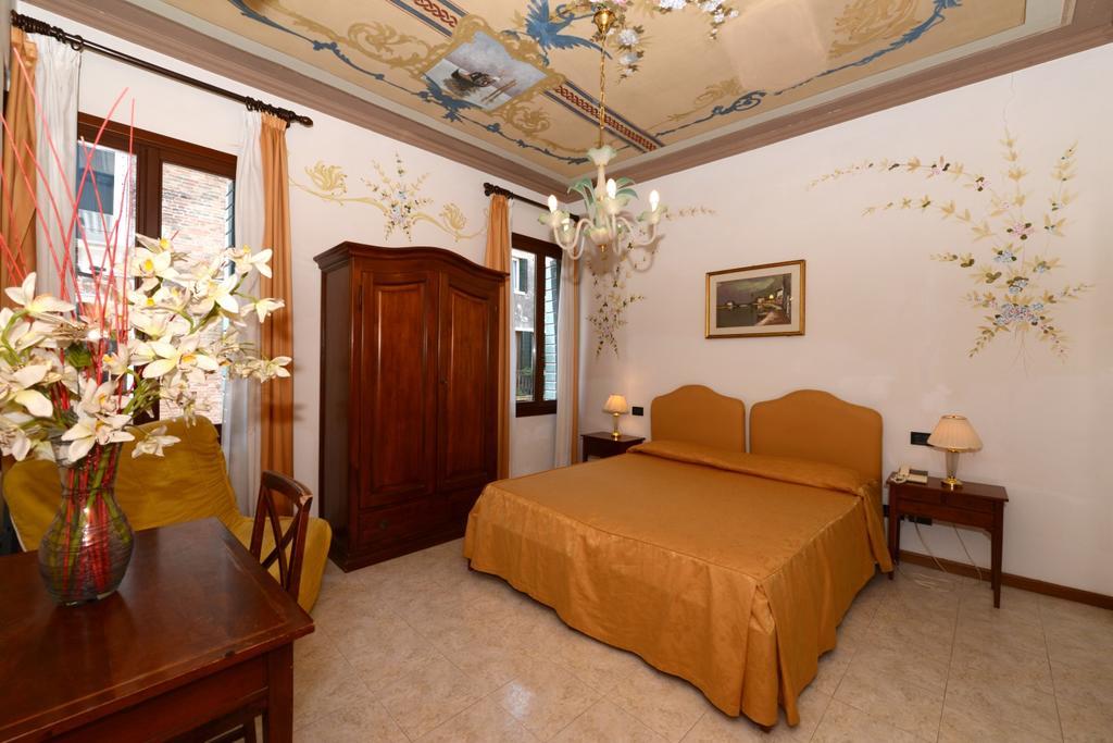 Hotel Iris Венеция Экстерьер фото