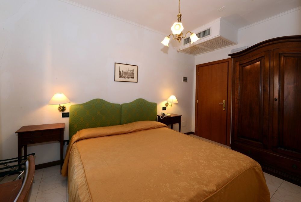 Hotel Iris Венеция Экстерьер фото
