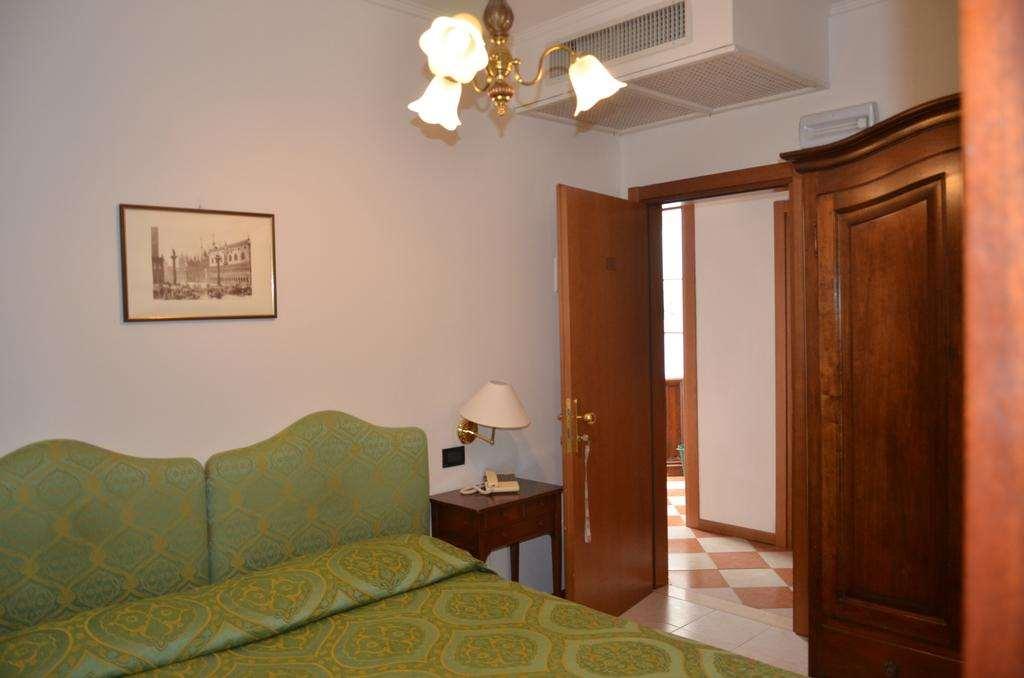 Hotel Iris Венеция Номер фото
