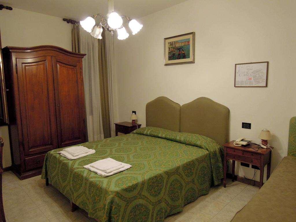 Hotel Iris Венеция Номер фото