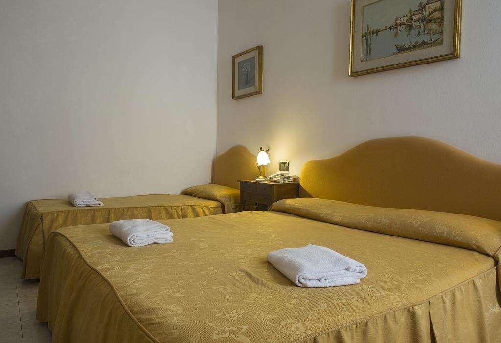 Hotel Iris Венеция Номер фото
