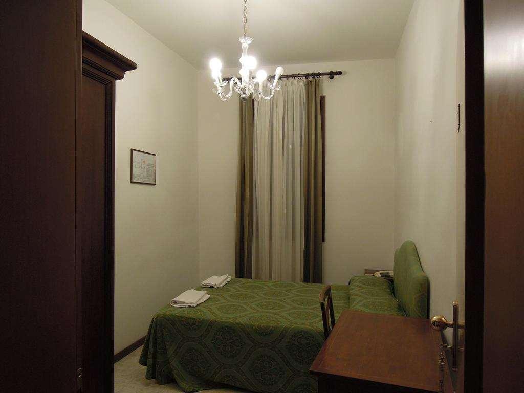 Hotel Iris Венеция Номер фото